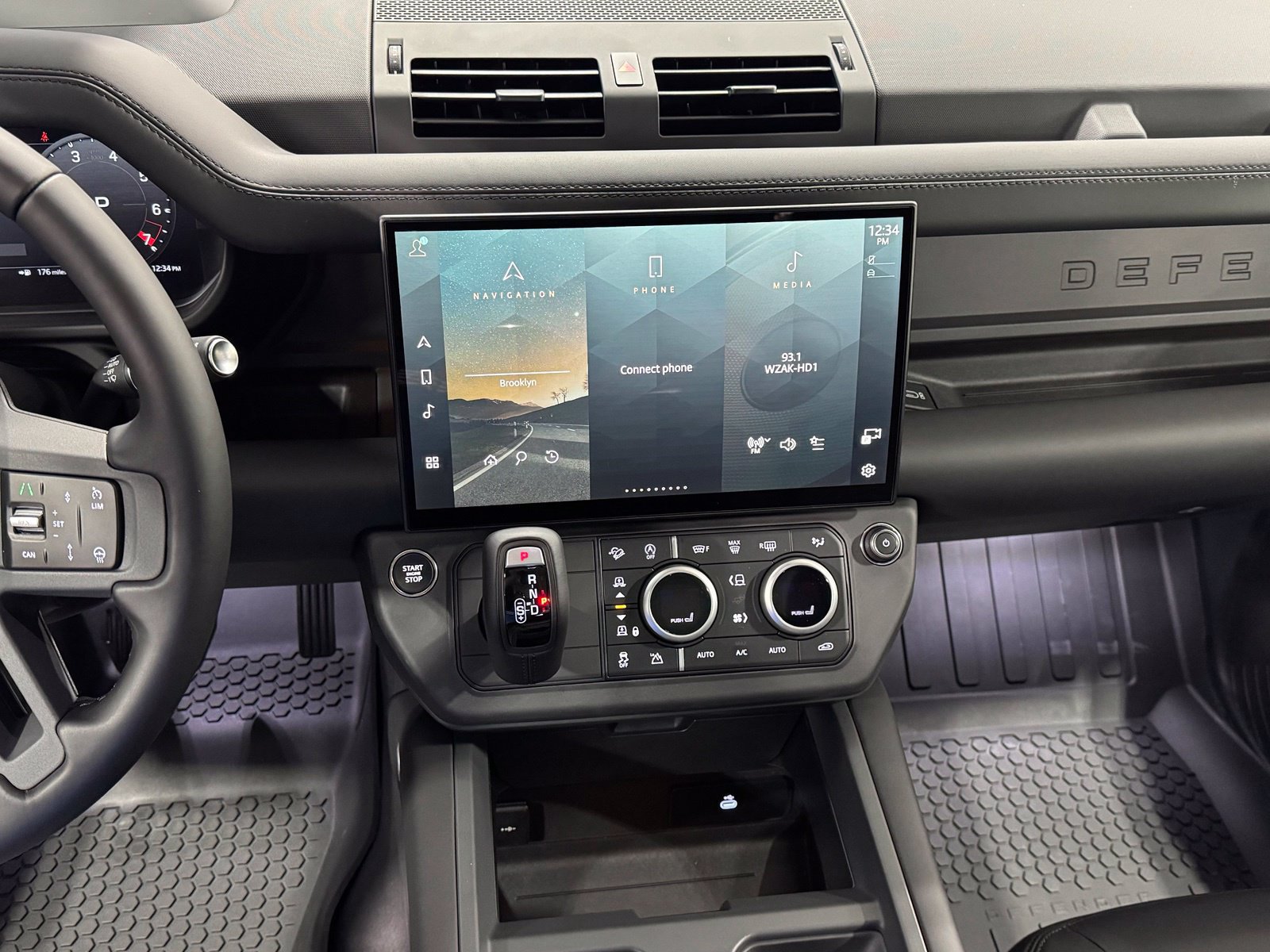New 2026 Land Rover Defender 110 X-Dynamic SE AWD/4WD image 23