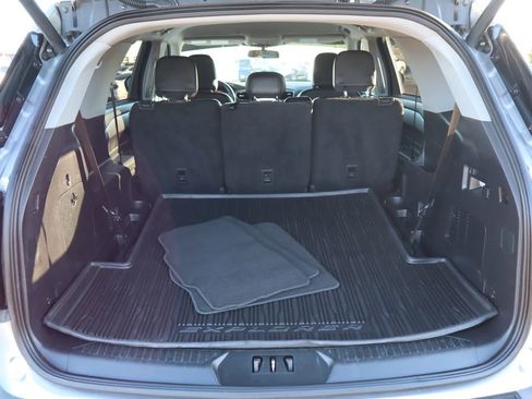 Used 2022 Ford Explorer XLT w/ Equipment Group 202A image 27