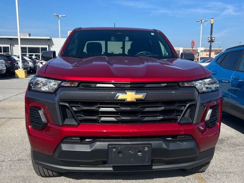 Used 2025 Chevrolet Colorado LT RWD image 2