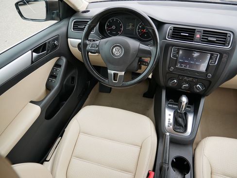 Used 2013 Volkswagen Jetta SE image 9