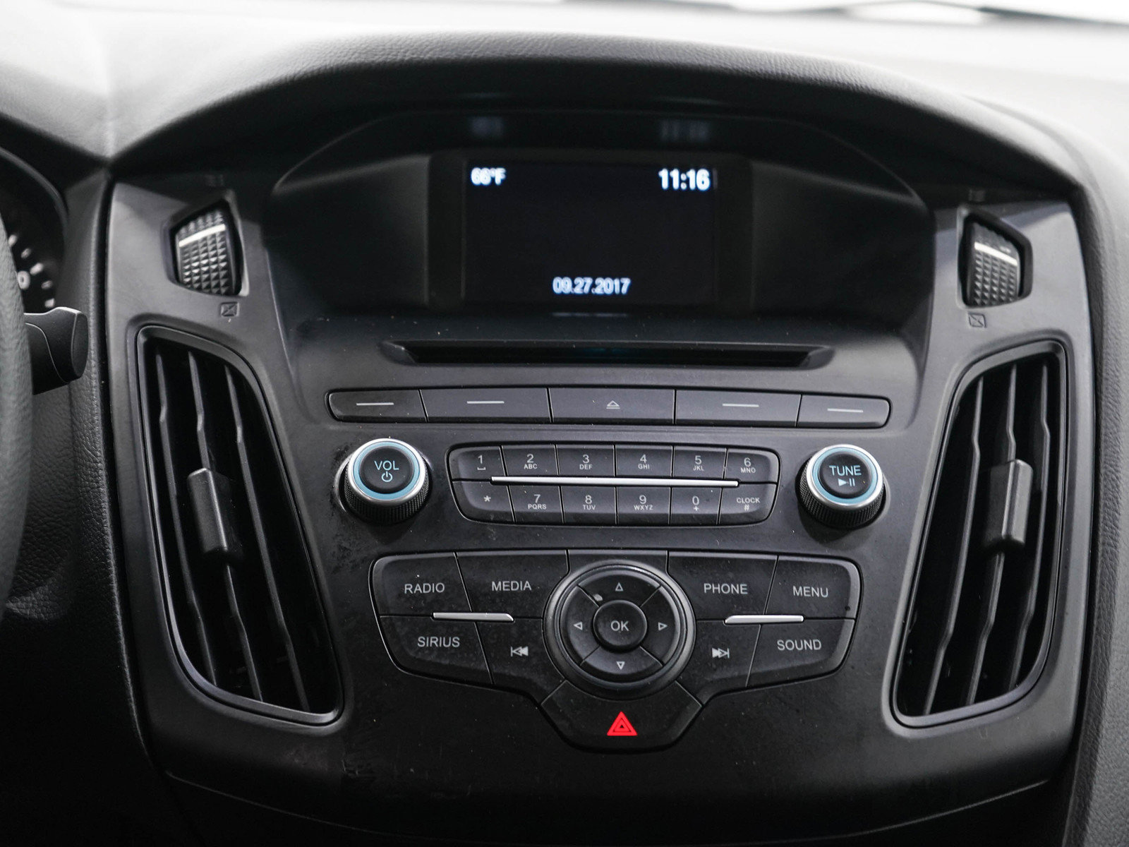 Used 2017 Ford Focus SE FWD image 16