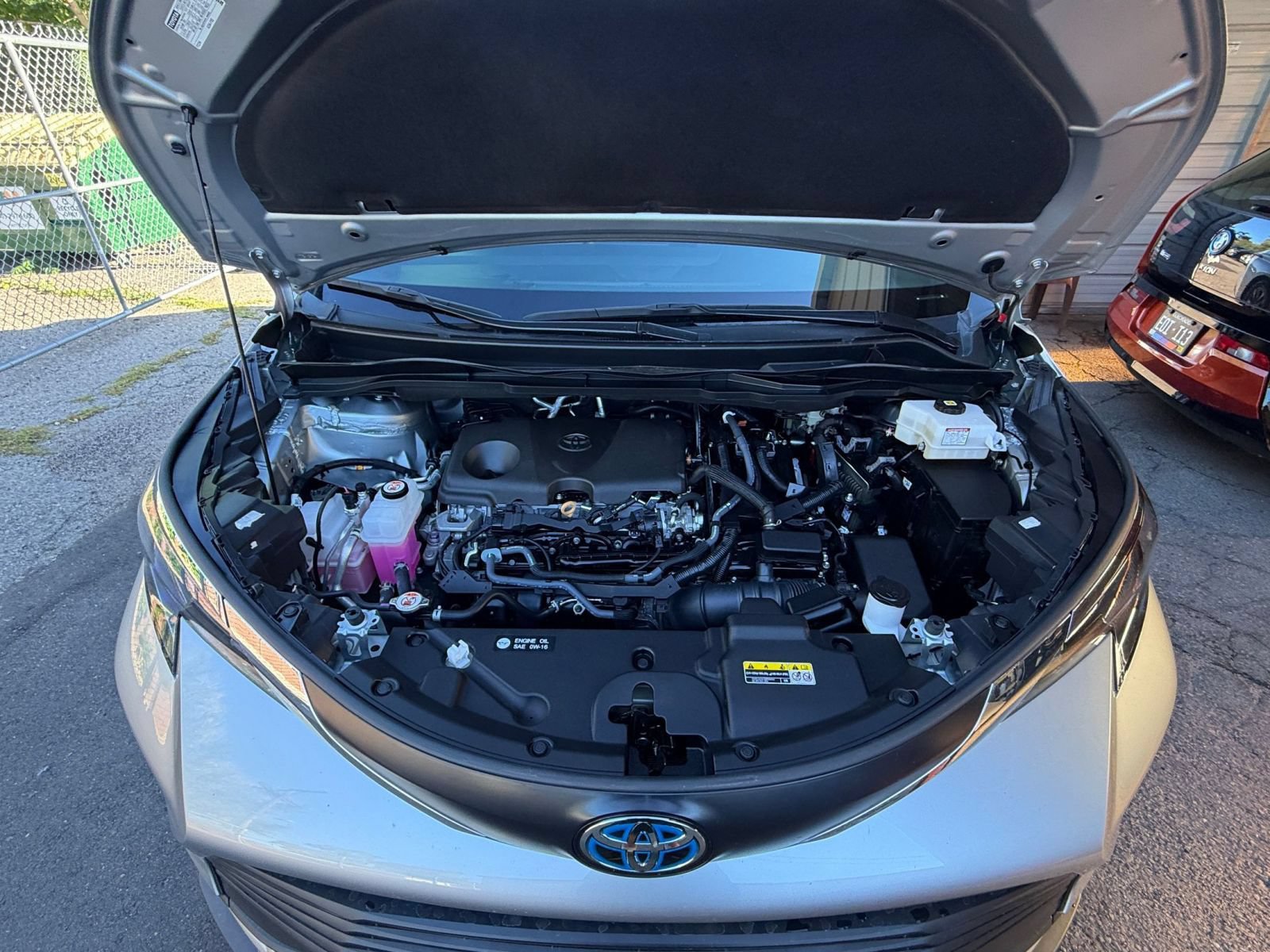Used 2025 Toyota Sienna XLE FWD image 32