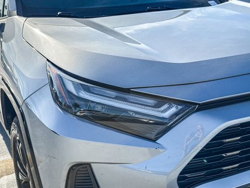 Used 2022 Toyota RAV4 SE image 9