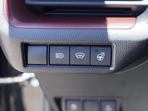 Used 2025 Toyota Prius Plug-In Hybrid FWD image 17