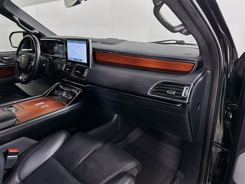 Used 2021 Lincoln Navigator L Reserve w/ Luxury Package image 38