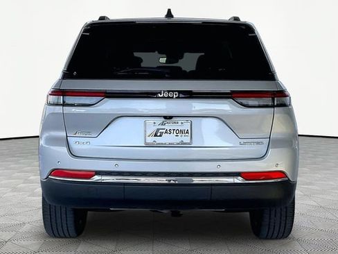 Used 2023 Jeep Grand Cherokee Limited AWD/4WD image 6