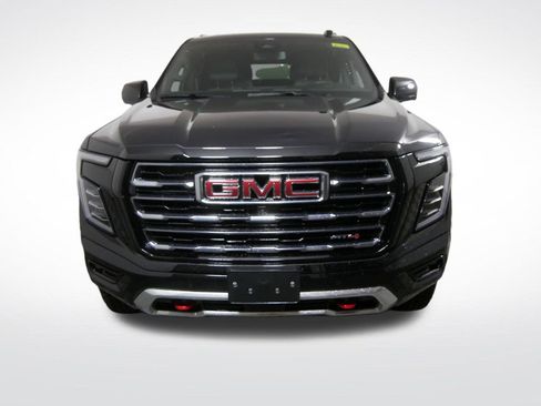 Used 2025 GMC Yukon AT4 AWD/4WD image 11