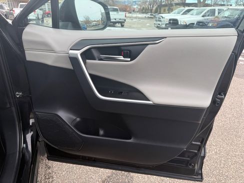 Used 2019 Toyota RAV4 Limited image 21