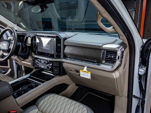 Used 2026 Ford F250 Platinum w/ Platinum Plus Package AWD/4WD image 18