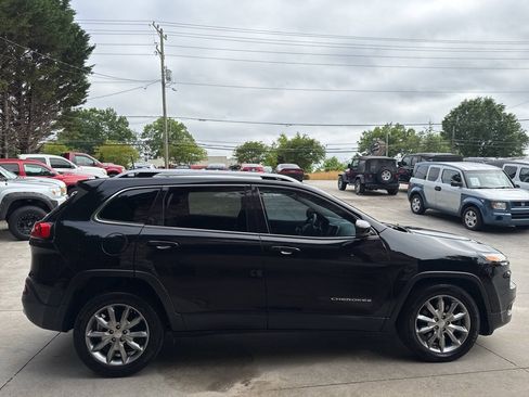 Used 2018 Jeep Cherokee Limited FWD image 4