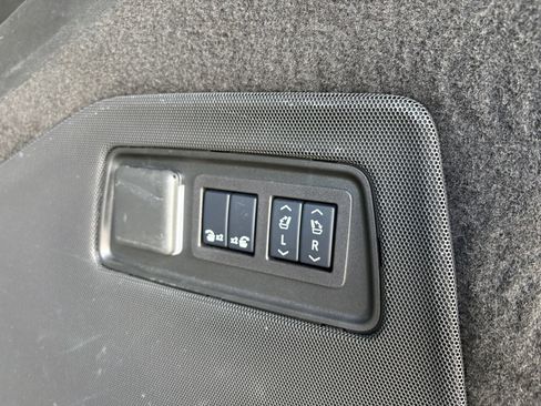 Used 2025 Cadillac Escalade Sport Platinum AWD/4WD image 19