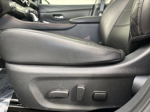 Used 2023 Nissan Sentra SR w/ SR Premium Package FWD image 22
