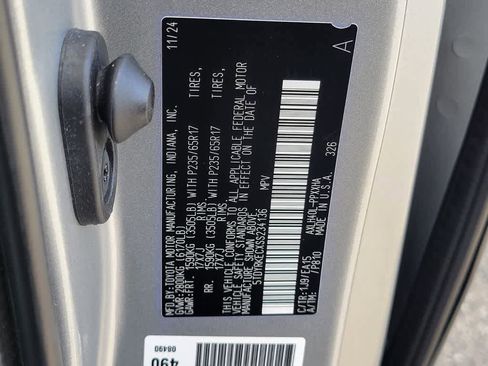 Used 2025 Toyota Sienna XLE FWD image 19