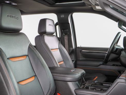Used 2025 GMC Sierra 2500 AT4 w/ AT4 Premium Plus Package AWD/4WD image 31