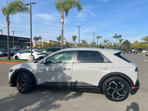 Certified 2025 Hyundai Venue Limited image 5