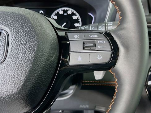 Used 2025 Honda Pilot TrailSport image 17