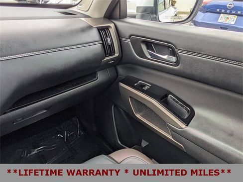 Used 2025 Nissan Pathfinder Platinum w/ Cargo Package image 19