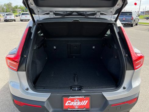 Used 2023 Volvo XC40 B5 Plus AWD/4WD image 30