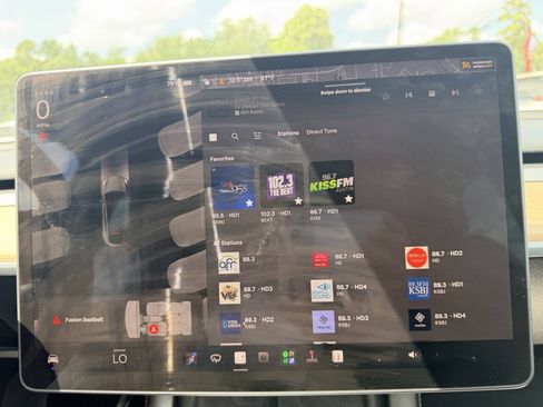 Used 2023 Tesla Model Y Long Range AWD/4WD image 23