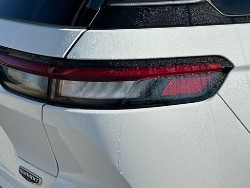 Used 2023 Jeep Grand Cherokee Summit w/ Luxury Tech Group V image 15