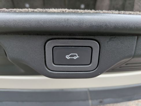 Used 2020 Land Rover Range Rover HSE image 44