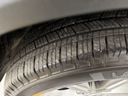 Used 2023 Ford Explorer Limited AWD/4WD image 45