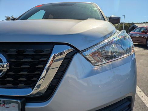 Used 2020 Nissan Kicks S image 4