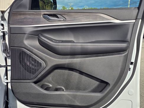 New 2025 Jeep Grand Cherokee L Limited image 36