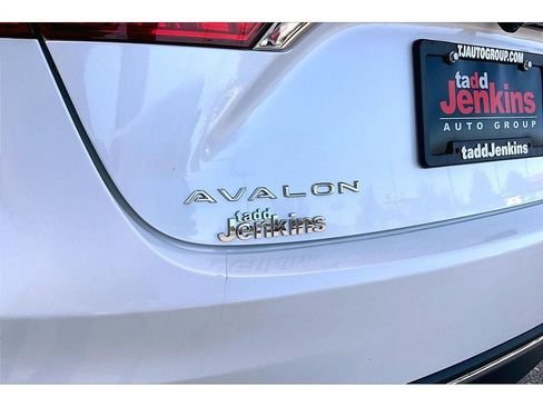 Used 2016 Toyota Avalon Limited w/ Toyota Safety Sense Package FWD image 34