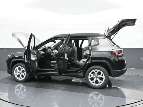 Used 2025 Jeep Compass Latitude image 64