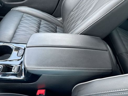 Used 2022 Buick Envision Avenir w/ Technology Package II image 21