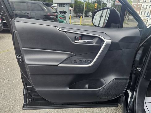 Used 2020 Toyota RAV4 XLE w/ All Weather Liner Package AWD/4WD image 17