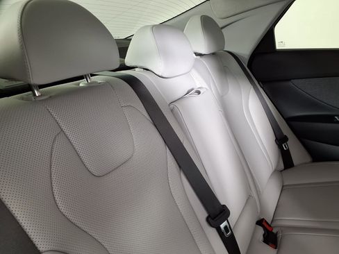 Certified 2024 Hyundai Elantra Limited image 12