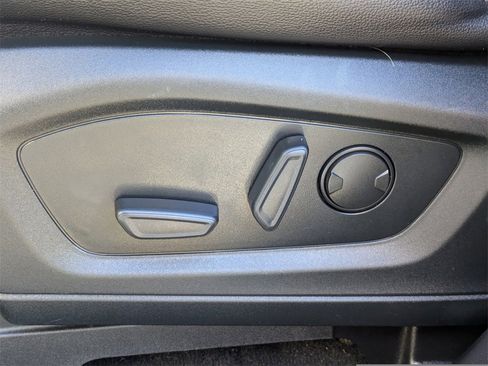 Used 2020 Ford Explorer XLT w/ Equipment Group 202A image 20