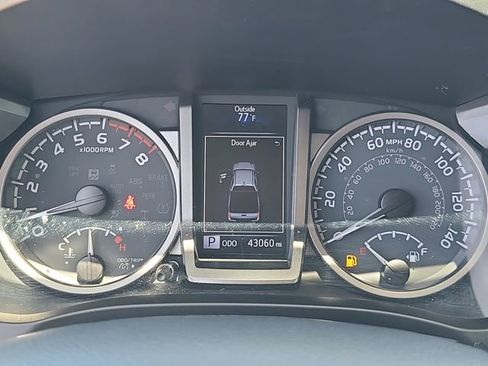 Used 2022 Toyota Tacoma SR5 RWD image 21