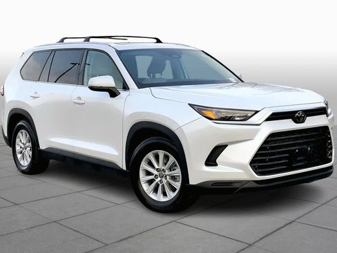 Used 2024 Toyota Grand Highlander XLE image 3