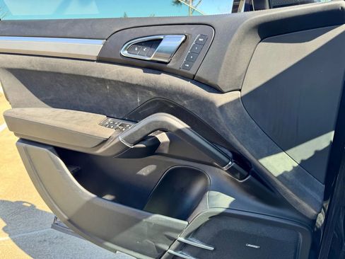 Used 2018 Porsche Cayenne GTS w/ Premium Package Plus AWD/4WD image 26