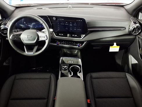 New 2026 Chevrolet Equinox LT w/ Convenience Package II image 3