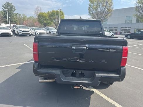Used 2025 Toyota Tacoma TRD Off-Road image 4