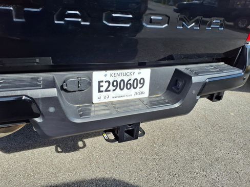 Used 2025 Toyota Tacoma TRD Sport w/ TRD Sport Premium Package image 27