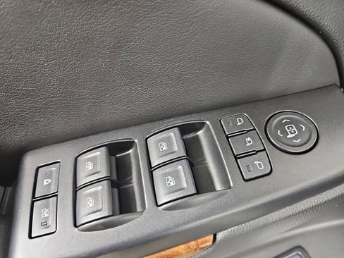 Used 2018 Chevrolet Suburban Premier AWD/4WD image 33