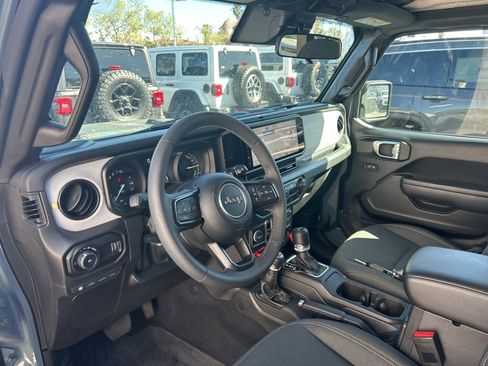 Used 2025 Jeep Wrangler Willys image 26