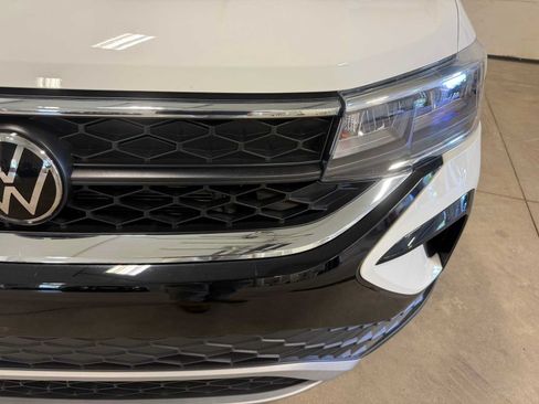 Certified 2023 Volkswagen Taos SE FWD image 5