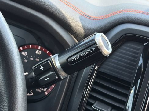 Used 2020 Nissan Titan PRO-4X AWD/4WD image 14