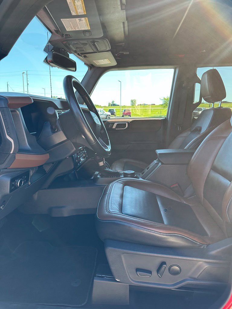 Used 2024 Ford Bronco Outer Banks AWD/4WD image 2