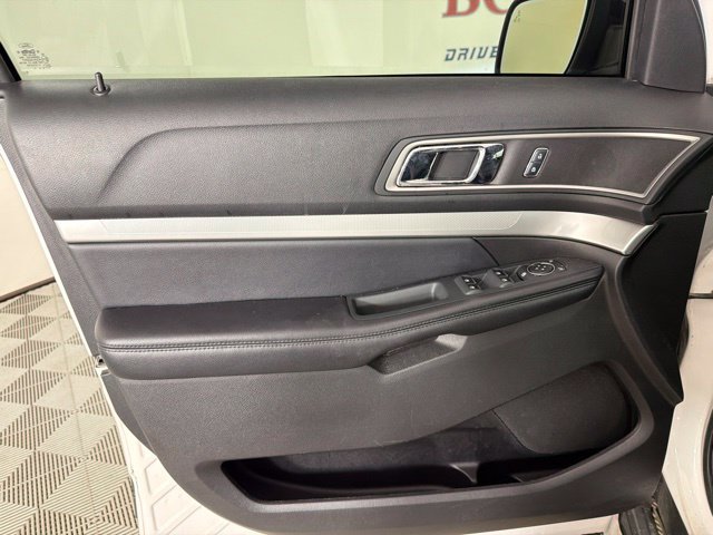 Used 2017 Ford Explorer XLT w/ Equipment Group 202A FWD image 23
