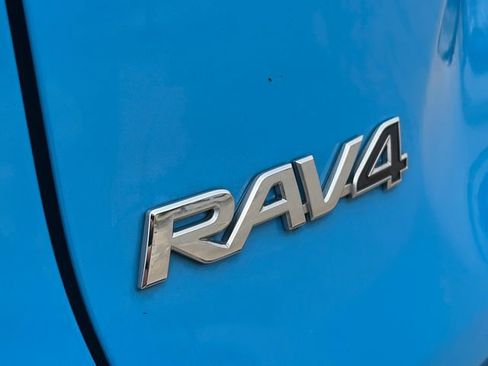 Used 2019 Toyota RAV4 LE image 9