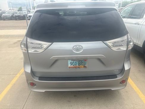 Used 2011 Toyota Sienna SE w/ Preferred Pkg FWD image 6