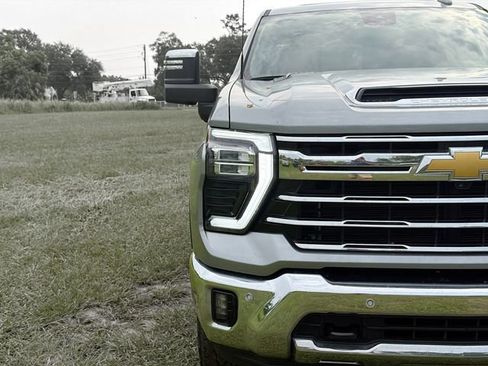 Used 2025 Chevrolet Silverado 2500 LTZ w/ LTZ Plus Package AWD/4WD image 9