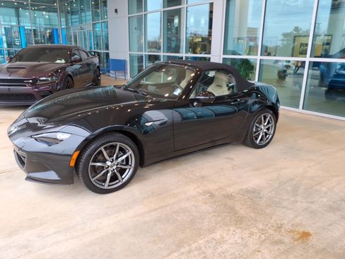 Used 2016 MAZDA MX-5 Miata Grand Touring image 3